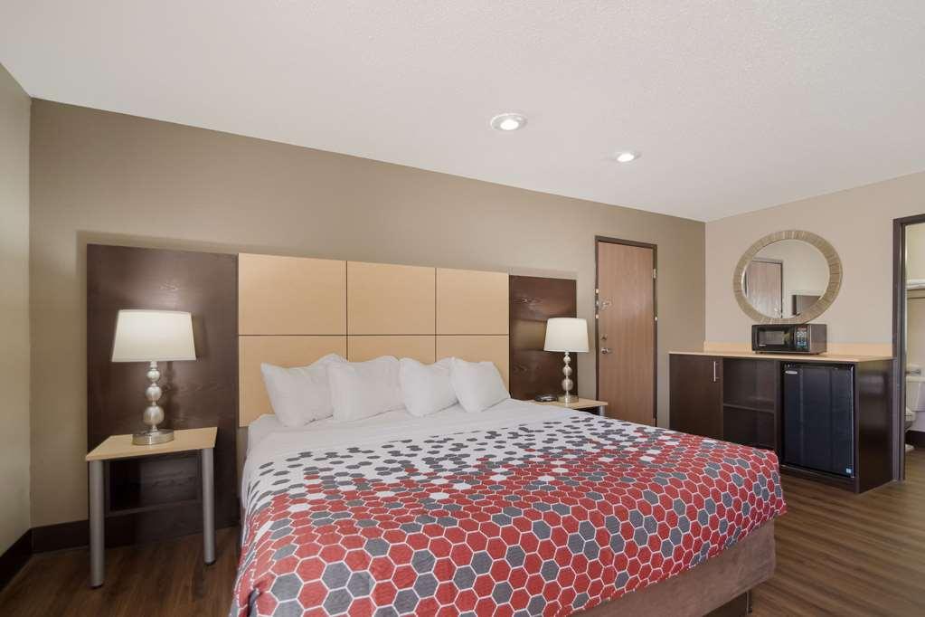 Econo Lodge Grand Forks Room photo