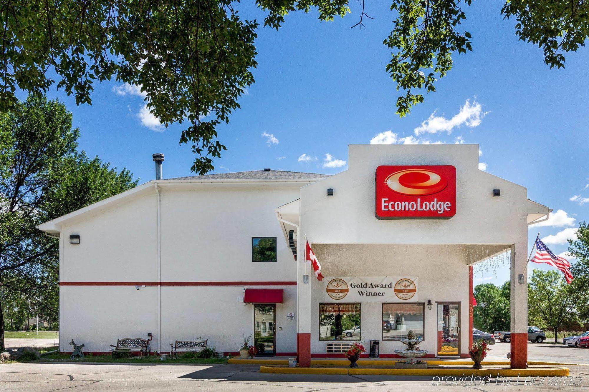 Econo Lodge Grand Forks Exterior photo