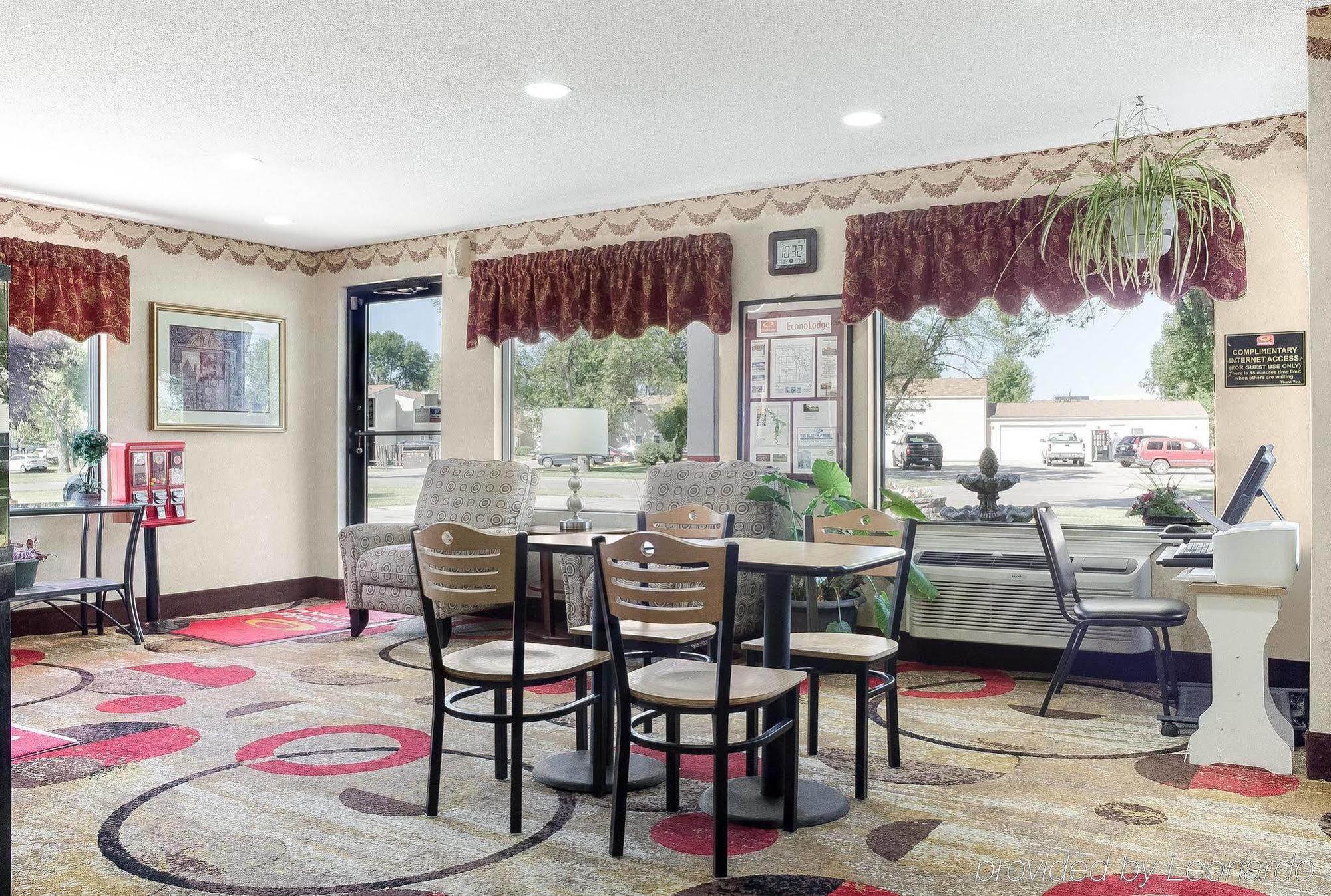 Econo Lodge Grand Forks Exterior photo
